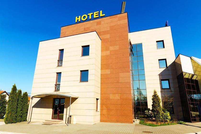 Hotel M3 Donje Mladice Экстерьер фото